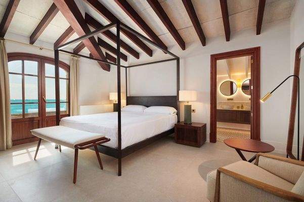 Luxury villa for rent on the seafront in Cala Ratjada, Mallorca