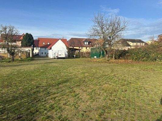 Grundstück/Parkplätze