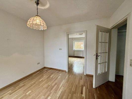 Schlafzimmer und Ankleide- oder Arbeitszimmer