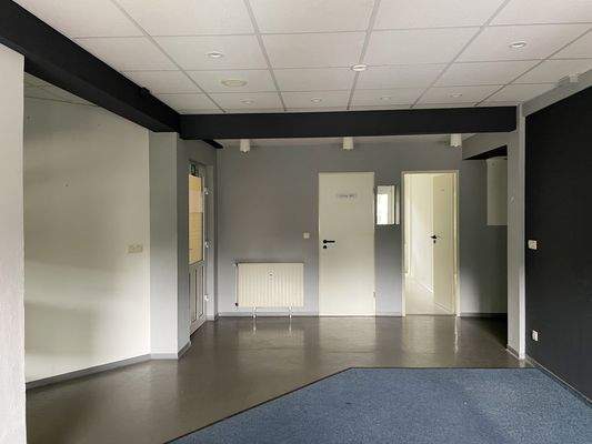 Eingangsbereich mit WC.JPG