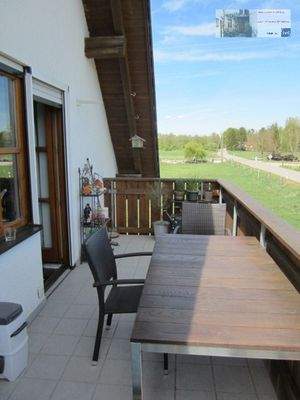 großzügiger Balkon mit Weitblick