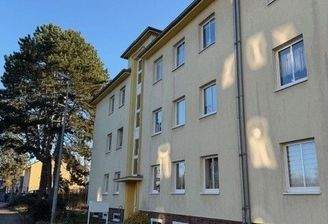 Vorderansicht des Gebäudes