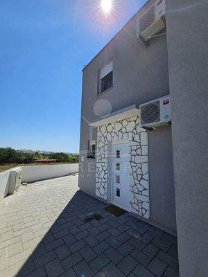 Moderne Maisonette mit erstklassigem Pool