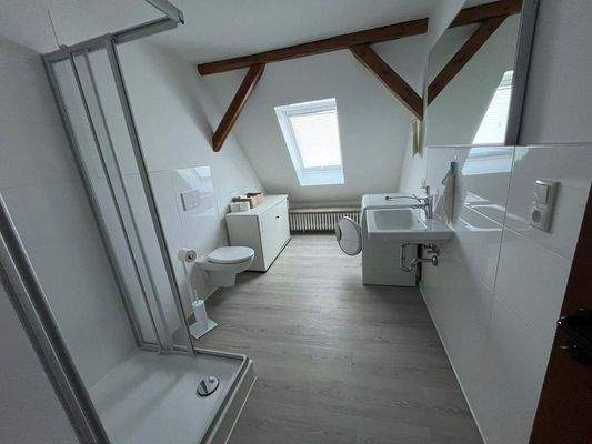 Badezimmer im Spitzboden