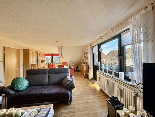 Wohn- u. Essbereich DG