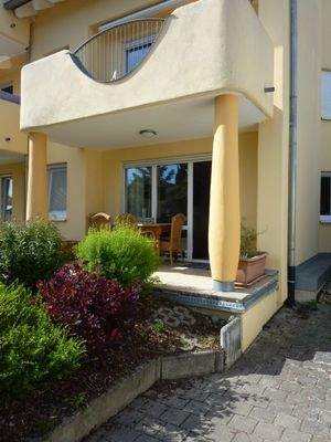 Die Terrasse &amp; Autoabstellplatz