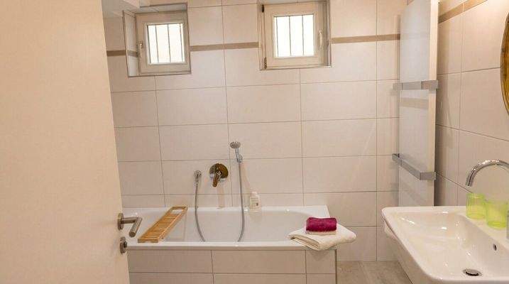 Bad Keller mit Wanne