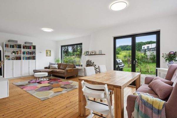 Wohn- und Essbereich inkl. Kamin