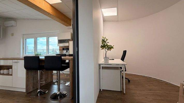 Küchenzeile mit Essplatz