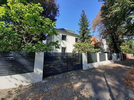 villa licht Ansicht Straße 2.jpg