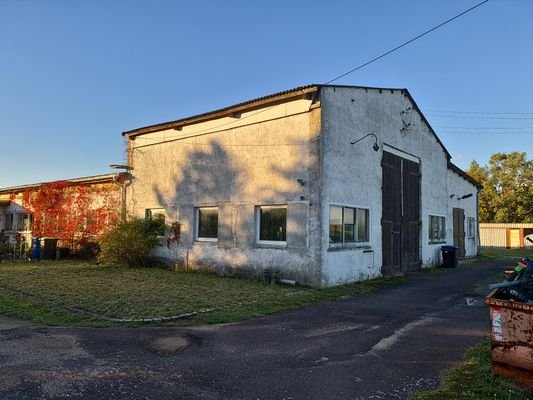 Lagerhalle mit Einliegerwohnung