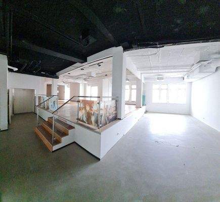 [B] EG rechts, Podest hinten li. (ca.50/220 m²) 