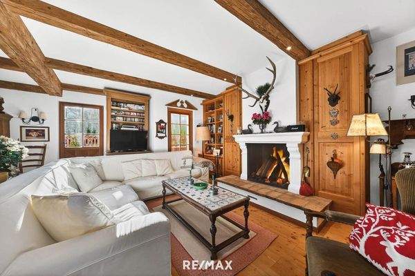 Wohnbereich mit offenem Kamin