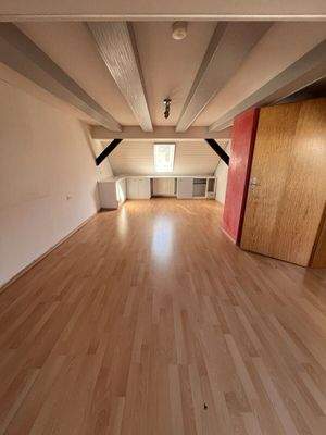 Wohn- und Essbereich DG links