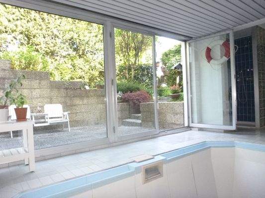 Keller mit Zugang zur rückseitigen Terrasse