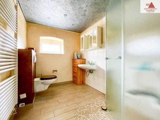 Bad mit ebenerdiger Dusche EG