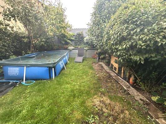 Platz zum Spielen und Gärtnern