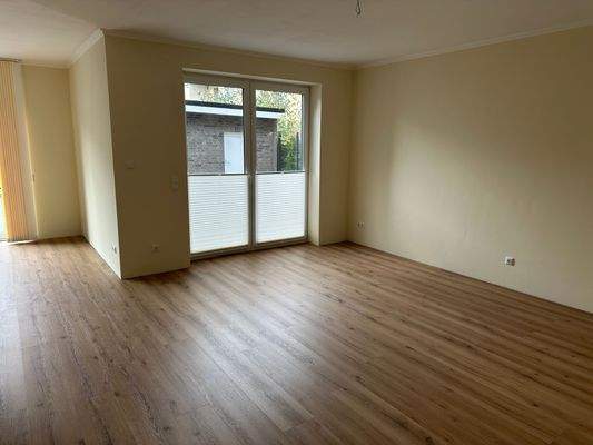 Wohnzimmer mit Ausgang auf die Terrasse