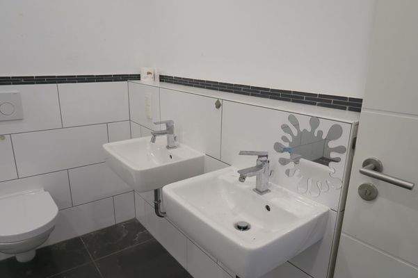 3559-04-Bad-Detail zwei Waschbecken