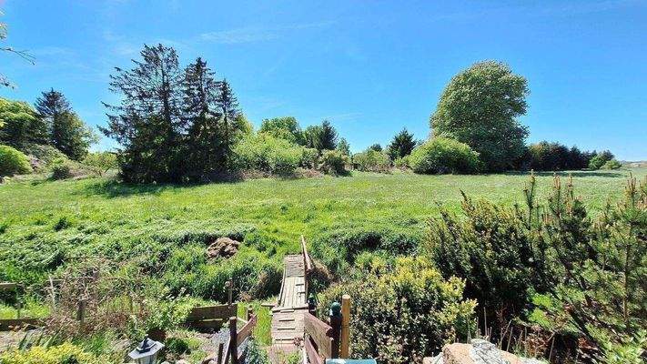 Blick vom Garten in die traumhafte Landschaft