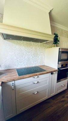 H re Küche Herd.JPEG