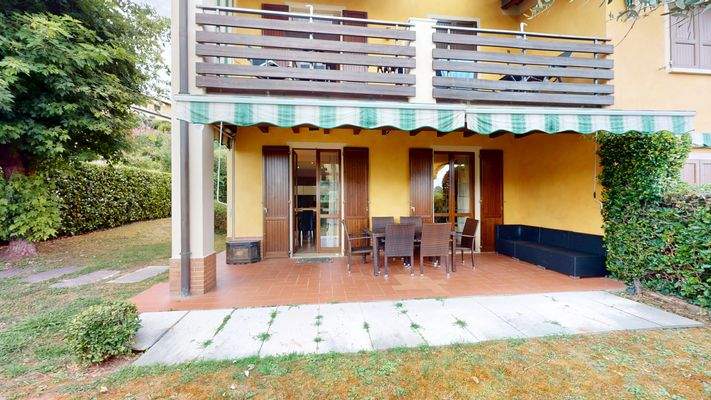 NA-072-9-Appartamento-arredato-con-corte-esclusiva