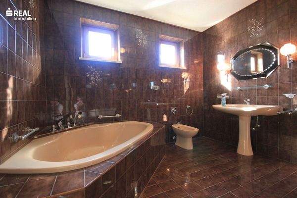 Badezimmer mit Wanne