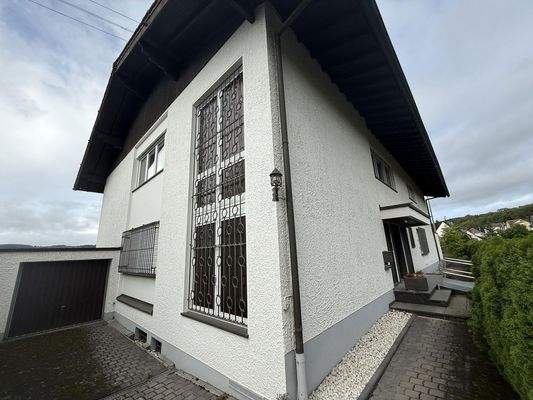 Eckansicht und 1. Garage