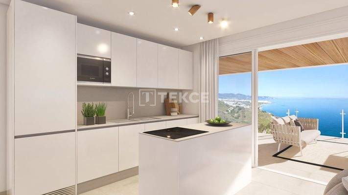 Flats with Large Terraces and Sea Views in Torrox Costa