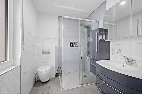 Modernes Tageslichtbad