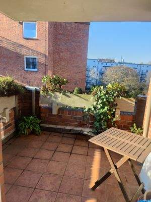 Balkon mit Blivk zum innenhof.jpg