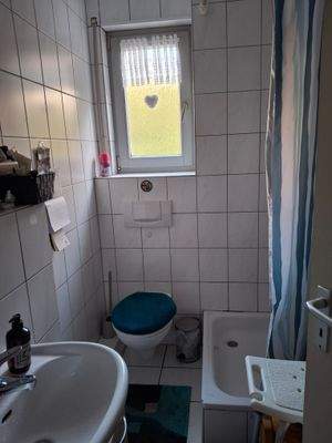 Badezimmer mit Dusche.jpg