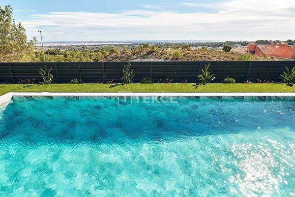 Luxurious Detached Villas with Pools in San Miguel de Salinas