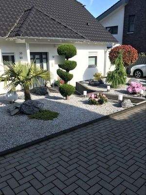 Vorderansicht an Privatstraße