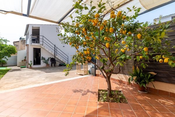 Stadthaus in Alaró mit Garten und Bergblick