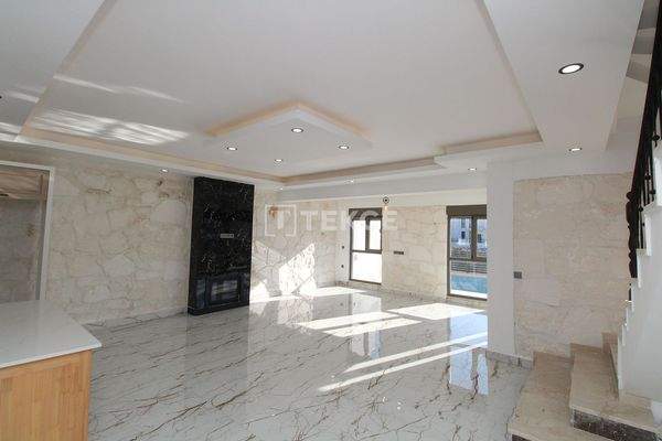 4-Bedroom Semi-Detached Villa with Pool and Garden in Belek