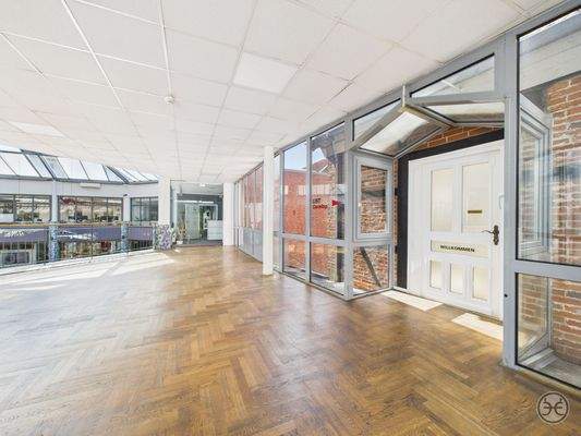 CAM05560G0-PR0014-STILL002