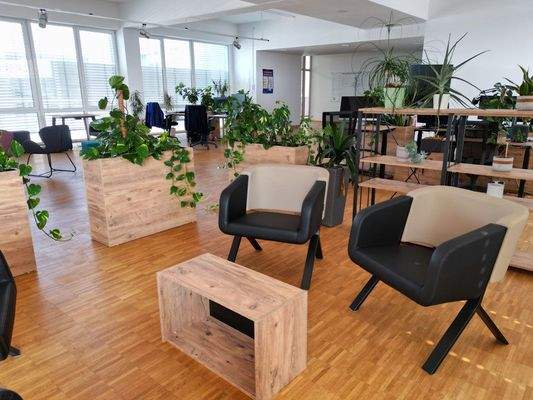 Sitzecken & Lounges in die Fläche integriert