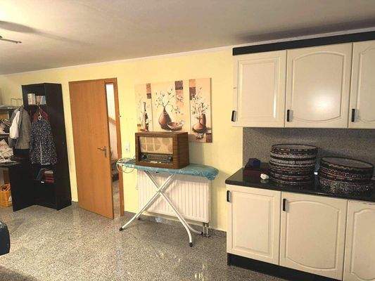 KG_Hobbyraum mit Heizkörper