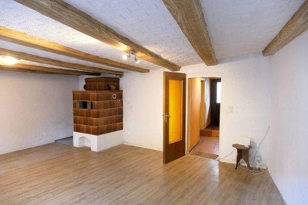 Wohnzimmer mit Kachelofen