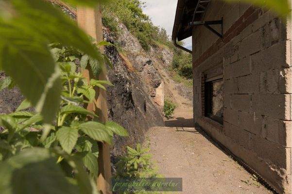 Zwischengang hinter dem Haus - Schuppen