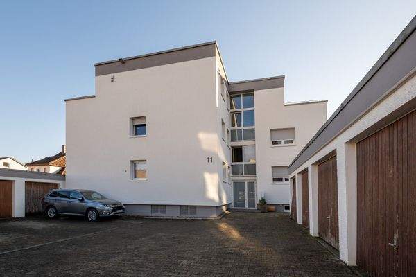 Mehrfamilienhaus mit Garage