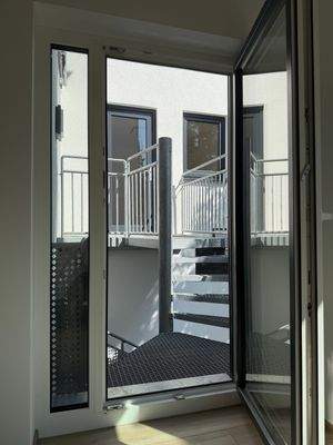 Erdgeschoss - Tür zum Garten und Abstellraum