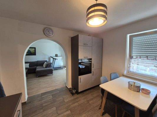 3. Küche - Blick ins Wohnzimmer.jpg