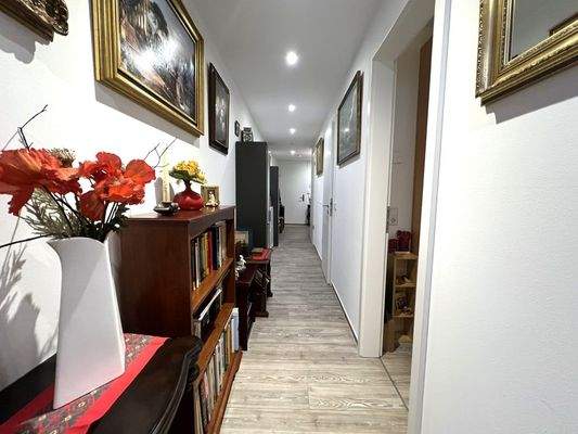 Diele (Blick zum Eingang)