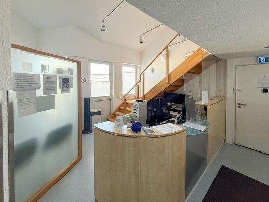 Empfangsbereich und Aufgang