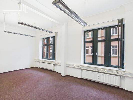 CAM03352G0-PR0052-STILL010