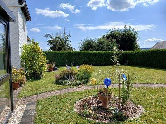 großzügiger Garten