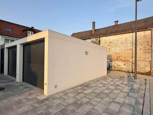 Außenstellplatz direkt an der Garage