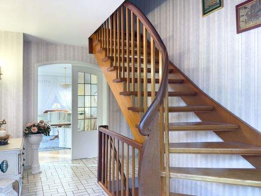 Offene Treppe zum Dachgeschoss